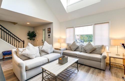 Fairland Apartment | Elevator In-Unit 3-Story Condo Only 14 Mi to DC!
