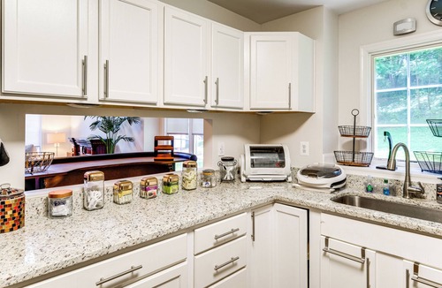 Fairland Condo | Elevator In-Unit: 3-Story Condo Only 14 Mi to DC!