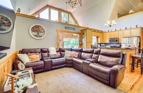 East Ellijay Cabin | Ellijay Cabin w/Hot Tub & Mountain Views