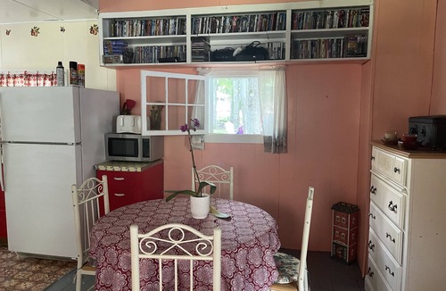 Aldenville Cottage | Enchanting cottage in private lake community