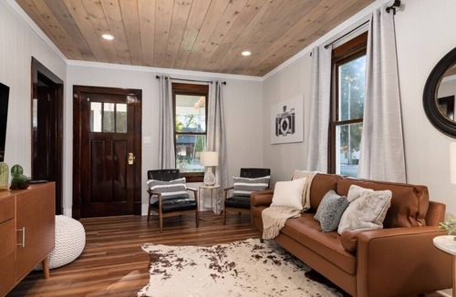 Gibsonia House | Enchanting Josephine’s cottage
