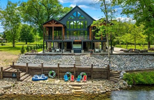 Townsend House | Enchanting Riverscape