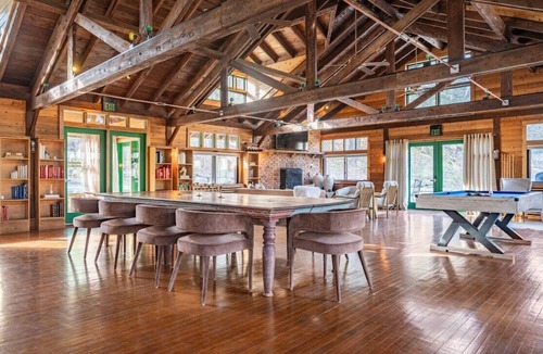 Layton Cabin | Enchanting Scenic Lodge | Lake Views & Hot Tub