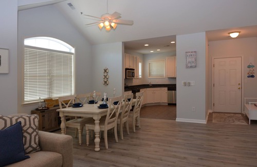 Rehoboth Beach Condo | End Top Unit 3BR Condo w/Elevator Sleeps 6 Quick Bike to Downtown