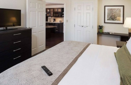 Horsham House | Enjoy A Hassle-Free Stay! 4 Spacious Units, Kitchen, Pets Allowed