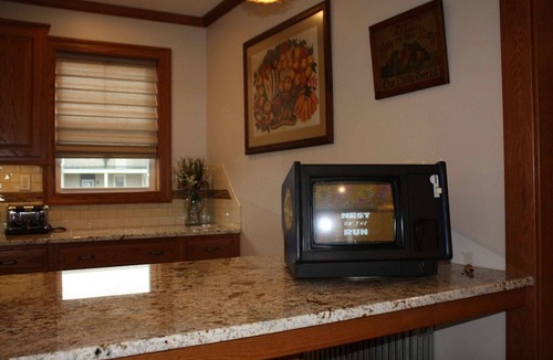 Mount Joy House | Enjoy a soak in the hot tub and a bonfire after exploring Lancaster County!