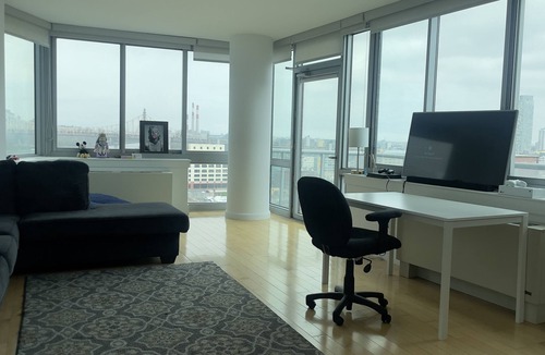 Hunters Point Apartment | Enjoy a stylish experience at this centrally-located place in LIC