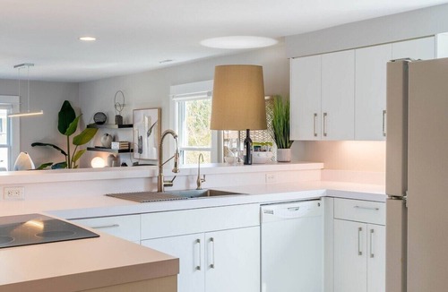 Irvington Apartment | Enjoy Lux In-Town Stay Above Wine Bar