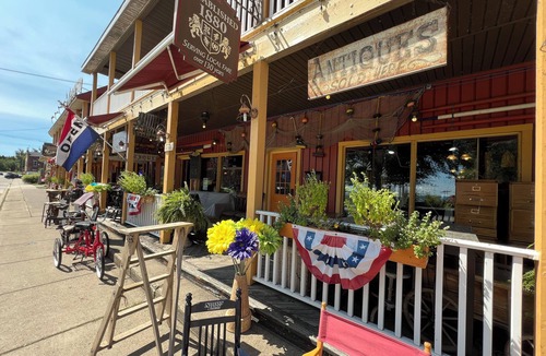 Mayville House | Enjoy the beautiful views of Chautauqua Lake, home of the Chautauqua Belle!