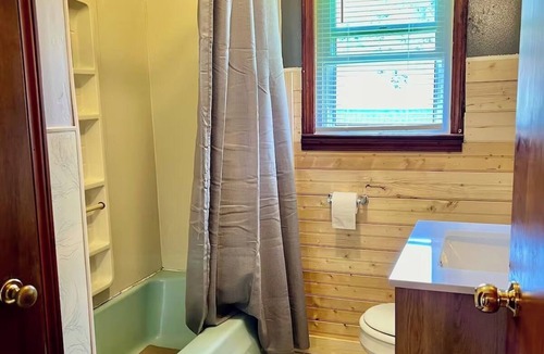 Isom House | Entire Home near Whitesburg