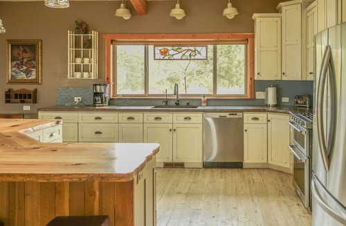 Stevensville House | Entire Home with 180 degree Mountain Views of the Bitterroot