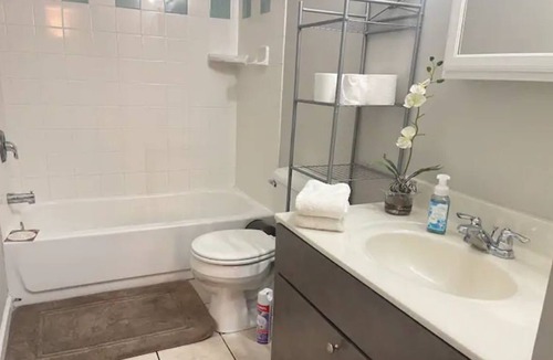 Oxford House | Entire House 4 Bedroom 2 Bath Near Miami U Stadium