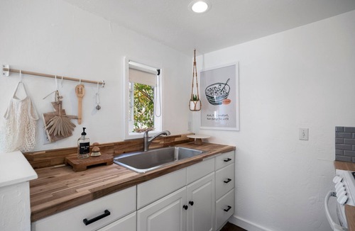 Roosevelt Apartment | Entire Studio | Private Entrance | Sleeps 2