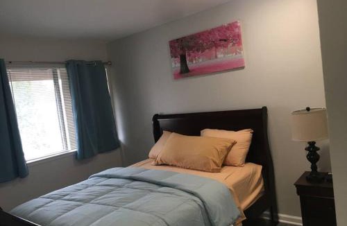 Greenbelt Apartment | Entire Twnhouse 2bdrms 3Bthrm 2Qbeds 2Levls Fncd Bkyard