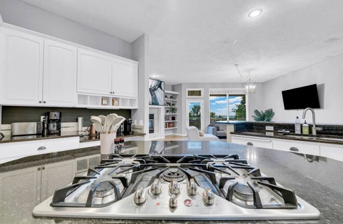 Highlands House | Epic Hillside Retreat Htd Pool HotTub Golf 4400sf