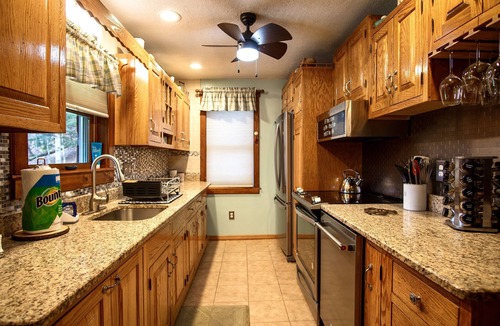 Mill Run House | Escape to this cozy cabin in the woods!