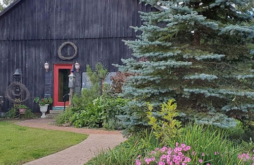 Alliance House | Esther's Barn; Private & Cozy; 1/2 mile from The University of Mt. Union.
