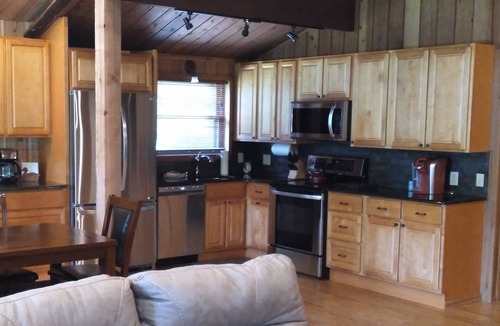 Treasure Lake House | EXCEPTIONAL 6 BEDROOM LAKEFRONT HOME