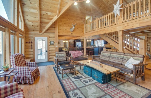 New Providence House | Expansive Group Getaway: 11 Mi to Lancaster!
