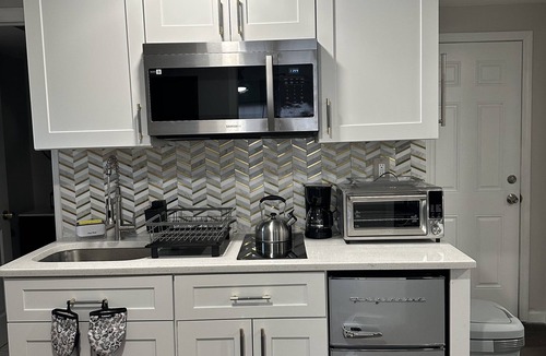 Orange Apartment | Express 2 Bedroom Haven near Airport in Orange, NJ
