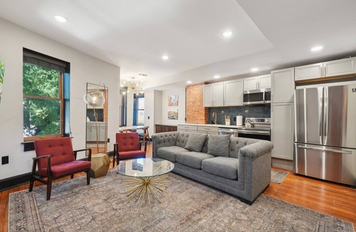 Shaw Apartment | Exquisite 8BR/7BA DC Mansion – Reunions, Retreats