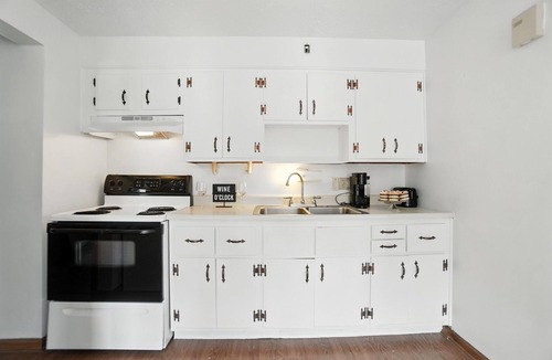 Groesbeck Apartment | Extend Stay 2Bed 1 Bath, 10 Min Dtw