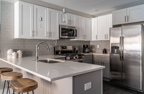 Bella Vista House | Fabulously Designed Duplex - w/Free Street Parking