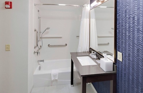 Austintown Hotel | Fairfield Inn and Suites by Marriott Youngstown Austintown