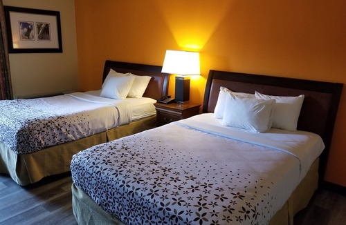 Delaware Water Gap Hotel | Fairmount Inn & Suites -Stroudsburg