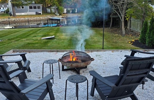 Greenwood Lake House | FALL GETAWAY. HUDSON VALLEY LAKEFRONT 50mi from NYC. @thelakehousegwlny