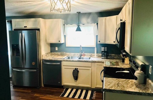 Mill Run House | Fall Spectacular {2 miles to Ohiopyle} HOT TUB