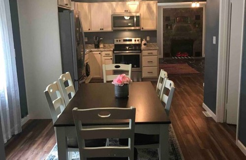 Mill Run House | Fall Spectacular {2 miles to Ohiopyle} HOT TUB