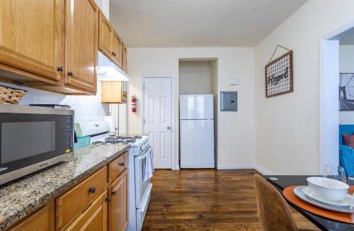 Ampere Apartment | Family Apt: 2BR FREE Parking Airprt City Links