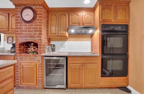 Cardiff House | Family Friendly Home w/Large 1 Acre Backyard & Decks