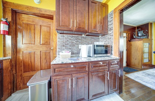 Erie House | Family-Friendly Home: Walk to Lake Erie!