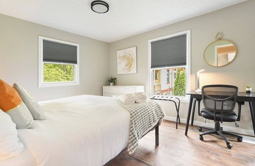 East Liberty House | Family Friendly~Hot Tub~Parking