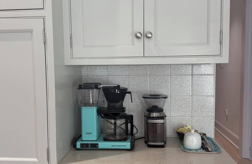 Fairmount House | Family-friendly Philly Rowhome with Garage and Deck - Dream Location!