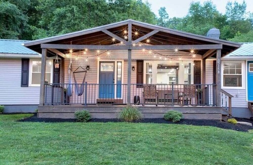 Carbon Hill House | Family Fun Hocking Hills Retreat, 2 Decks, Game Rm