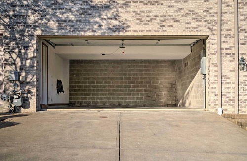 Monroeville Apartment | Family Getaway 16 Mi to Pittsburgh!