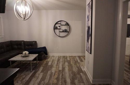 Salisbury House | Family Getaway- Beautiful & spacious 4 Bdrm Historic Home with a modern touch!