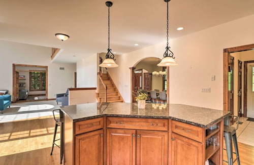 Sherman House | Family Getaway w/ Fireplace in Sherman on 4 Acres!