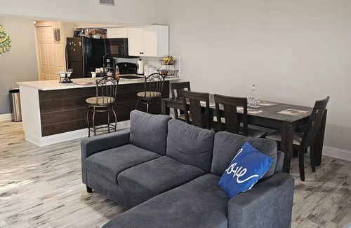 Port Elizabeth House | Family House closet to Motor sport, firepit, B.B.Q. and pet friendly.