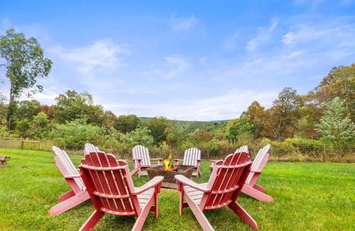 Baker Apartment | Family Mountain Escape w Private Suite Modern Comforts
