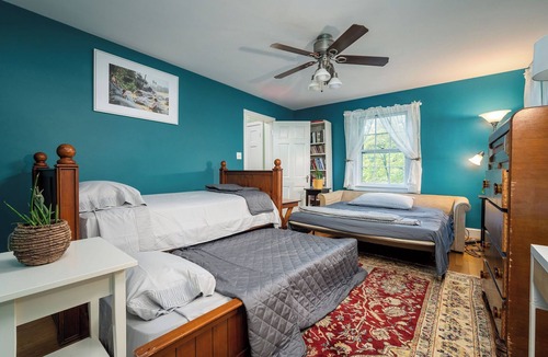 Chevy Chase House | Family Pet Friendly 4-Bedrm 8-Beds & Fenced Backyard