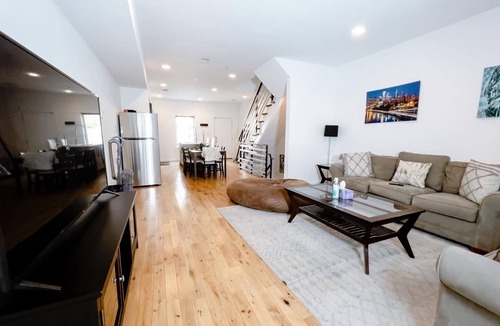 North Philadelphia East House | Fantastic 4BR Townhouse W/HOTTUB