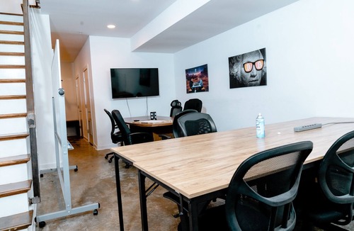 North Philadelphia East House | Fantastic 4BR Townhouse W/HOTTUB
