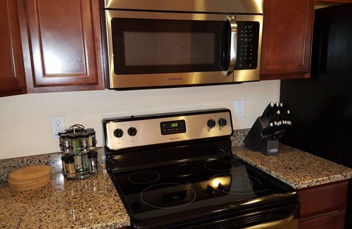 Long Pond House | Fantastic Luxury Home * HOT TUB * LINEN incl, Pool Table *6 Bed Rm, WI-FI NR All