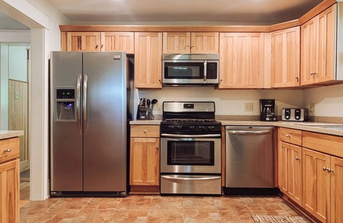 Williamsport House | Faxon Family Craftsman 3-bedroom house in Williamsport with AC, WiFi