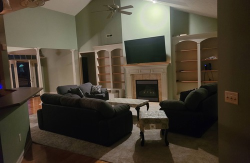 Vandalia House | Feel At home 13 minutes from Dayton International Airport