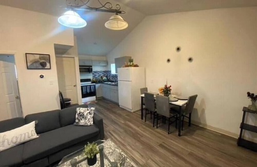 West Newton House | Feel like home! close to airport & downtown